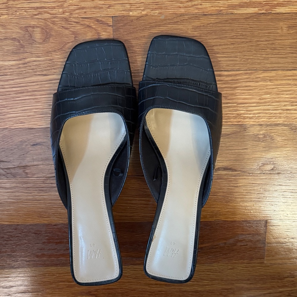 H&M Black Croc-Embossed Square-Toe Mules - Picture 6 of 6
